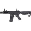 Immagine dettagliata del fucile elettrico (AEG) M4 Kenji Short S prodotto da Saigo Defense. Il dispositivo è presentato in configurazione standard, evidenziando il design compatto adatto a scenari tattici CQB. Prodotto originale distribuito da Gunshot.it. Fucile softair M4 Kenji Short S Saigo Defense lato sinistro vista completa