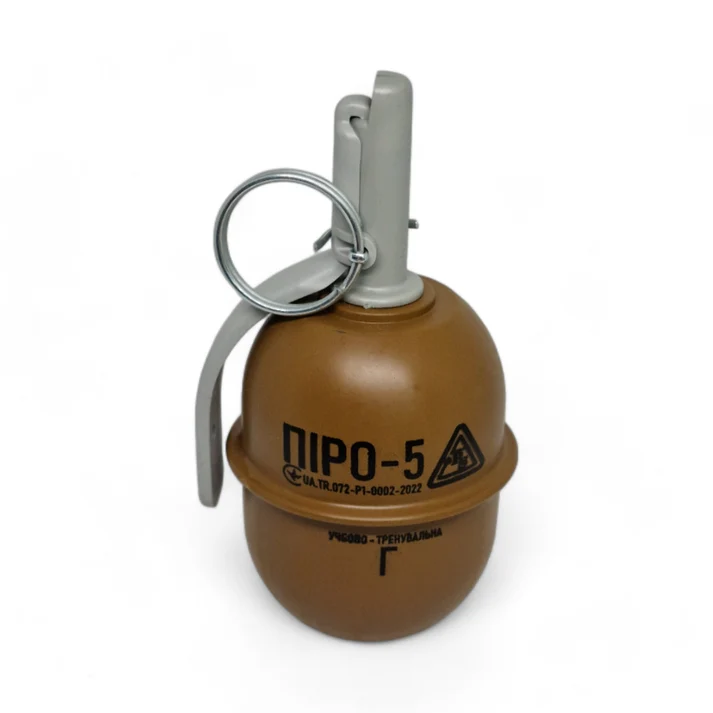 Primo piano della granata airsoft Piro-5G prodotta da Pyrosoft, equipaggiamento tattico per softair.